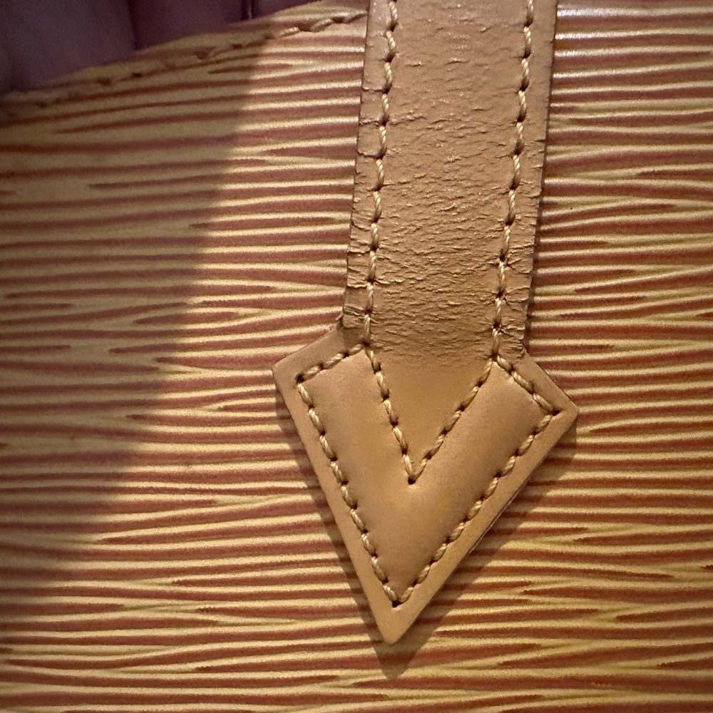 EUC. Louis Vuitton Epi Yellow St. Jacques Hand Bag. - Picture 11 of 16